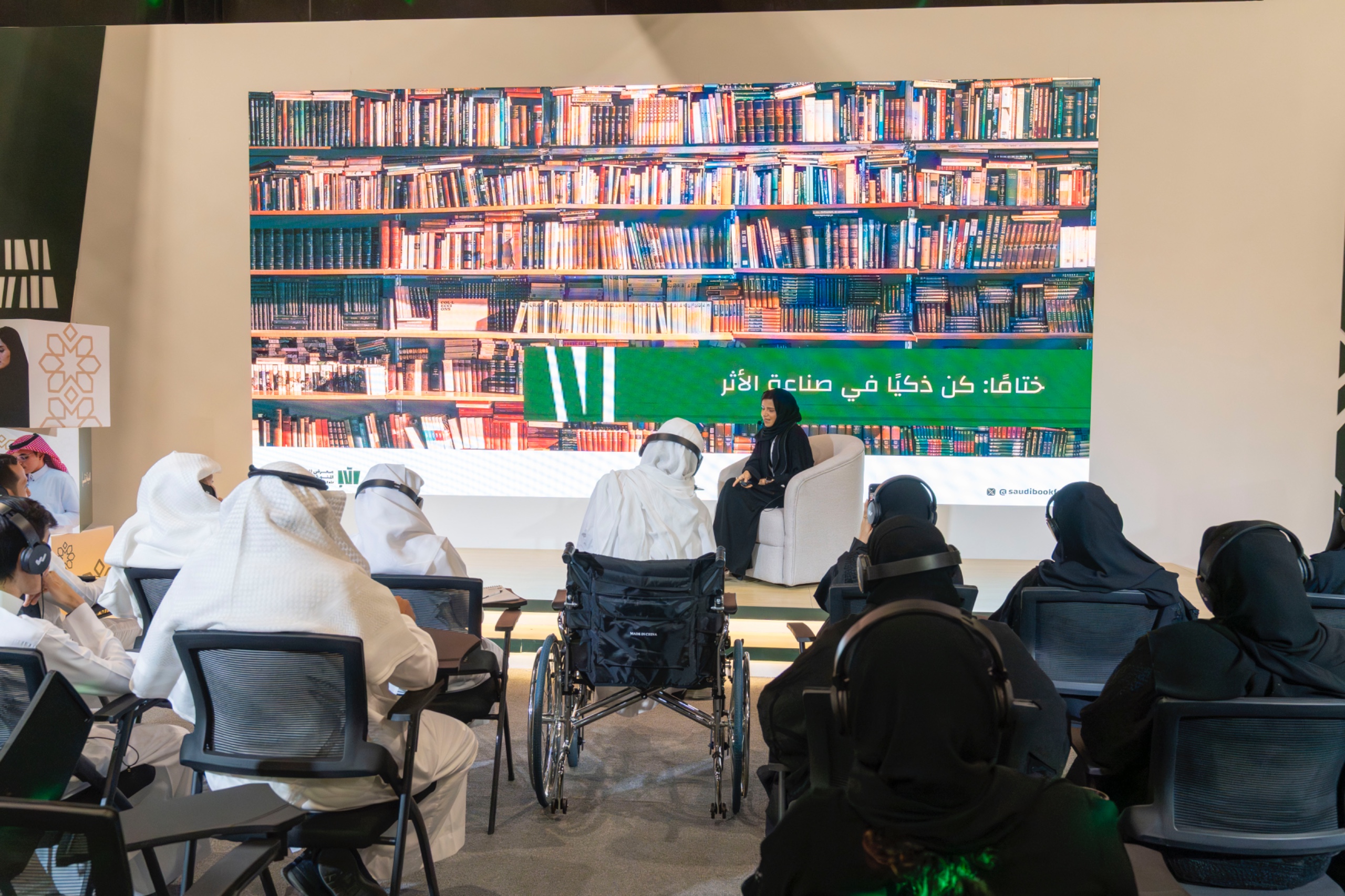 معرض المدينة المنورة للكتاب يقدّم ورشةً تفاعلية حول الكتابة بالذكاء الصناعي